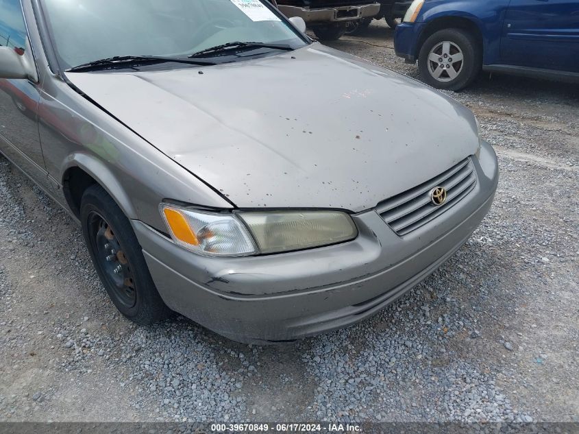 1999 Toyota Camry Le VIN: 4T1BG28K8XU914484 Lot: 39670849