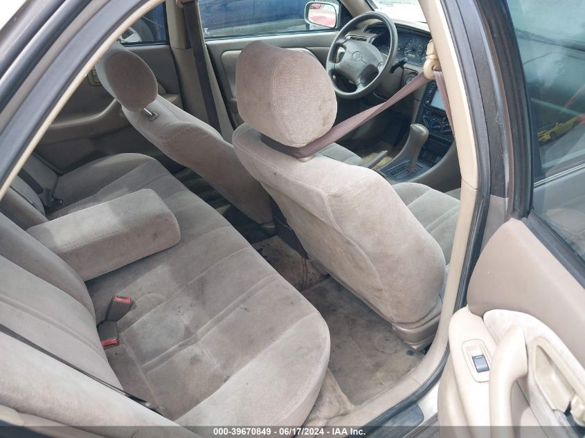 1999 Toyota Camry Le VIN: 4T1BG28K8XU914484 Lot: 39670849