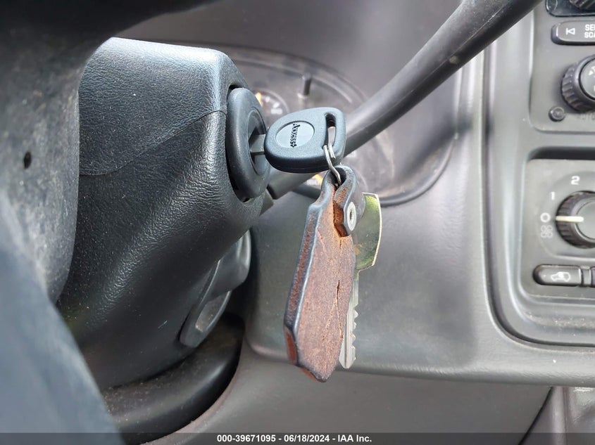 2005 Chevrolet Silverado 1500 Ls VIN: 2GCEC13T151223815 Lot: 39671095