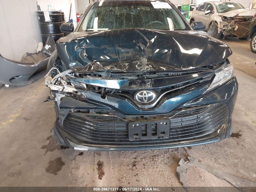 2018 Toyota Camry Le VIN: 4T1B11HK0JU544053 Lot: 39671317