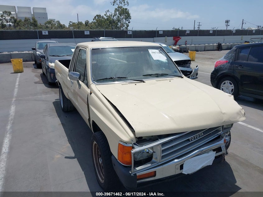 1985 Toyota Pickup Xtracab Rn56 Dlx VIN: JT4RN56D2F0131357 Lot: 39671462