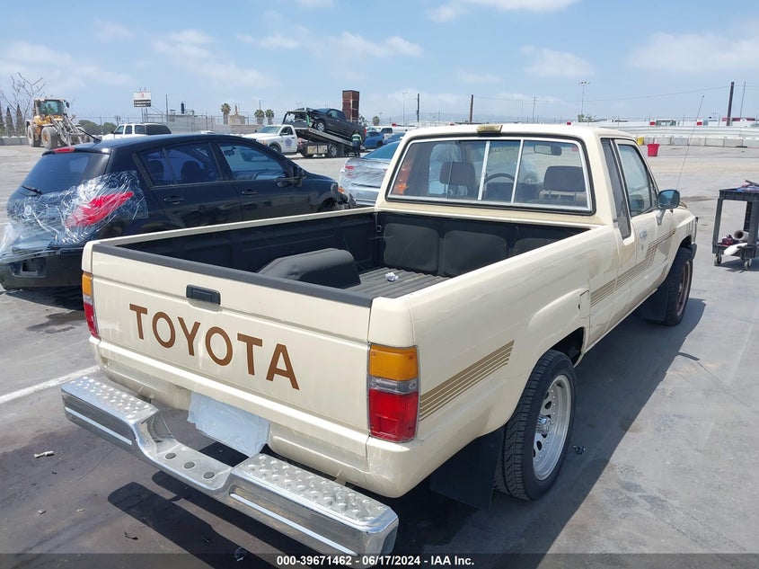 1985 Toyota Pickup Xtracab Rn56 Dlx VIN: JT4RN56D2F0131357 Lot: 39671462