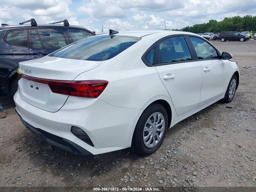 VIN 3KPF24AD8RE753020 2024 KIA FORTE LX