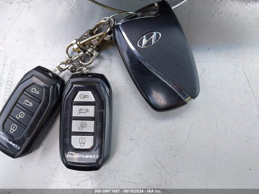 2017 Hyundai Santa Fe Sport 2.4L VIN: 5XYZU3LB6HG445181 Lot: 39671887