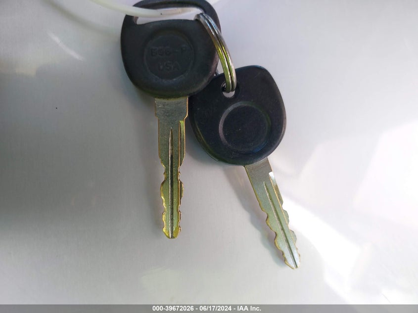 2001 Chevrolet Suburban C1500 VIN: 3GNEC16T21G136137 Lot: 39672026