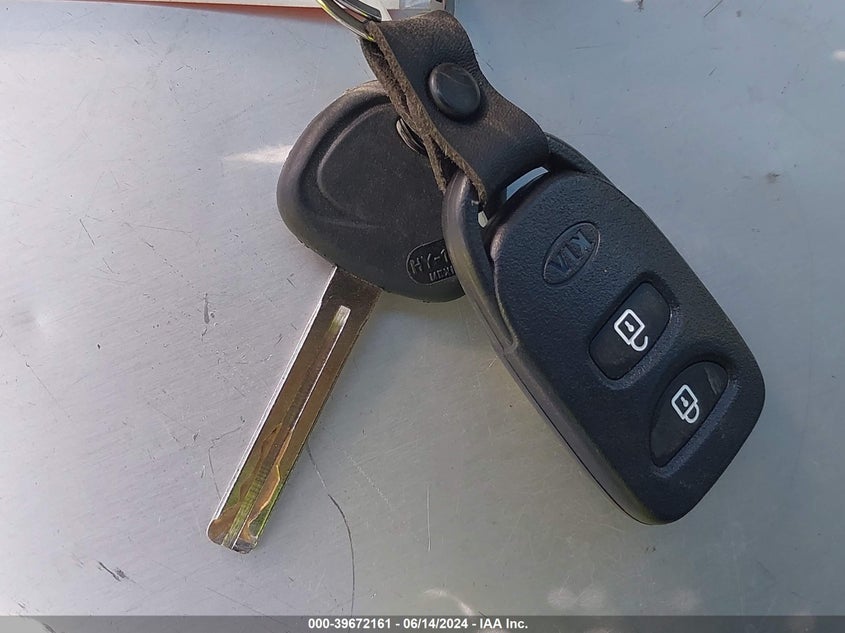 2011 Kia Sorento Lx VIN: 5XYKT3A15BG010030 Lot: 39672161