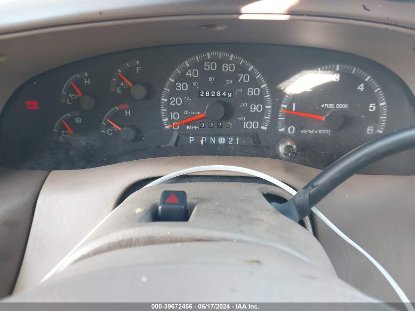 1998 Ford Expedition Eddie Bauer/Xlt VIN: 1FMRU17L7WLA56988 Lot: 39672456