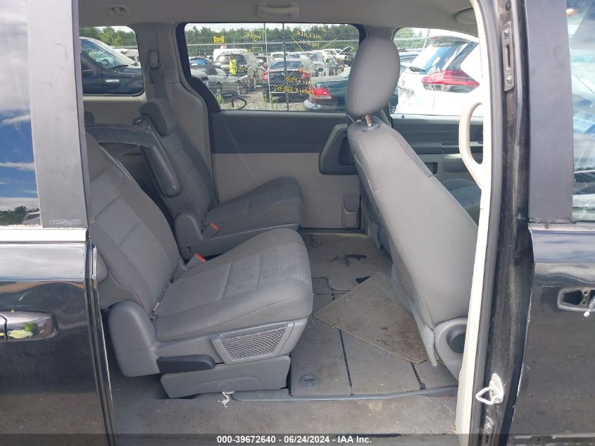 2A4RR4DE4AR215344 2010 Chrysler Town & Country Lx