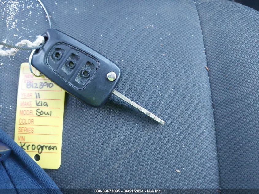 2011 Kia Soul + VIN: KNDJT2A2XB7345733 Lot: 39673095