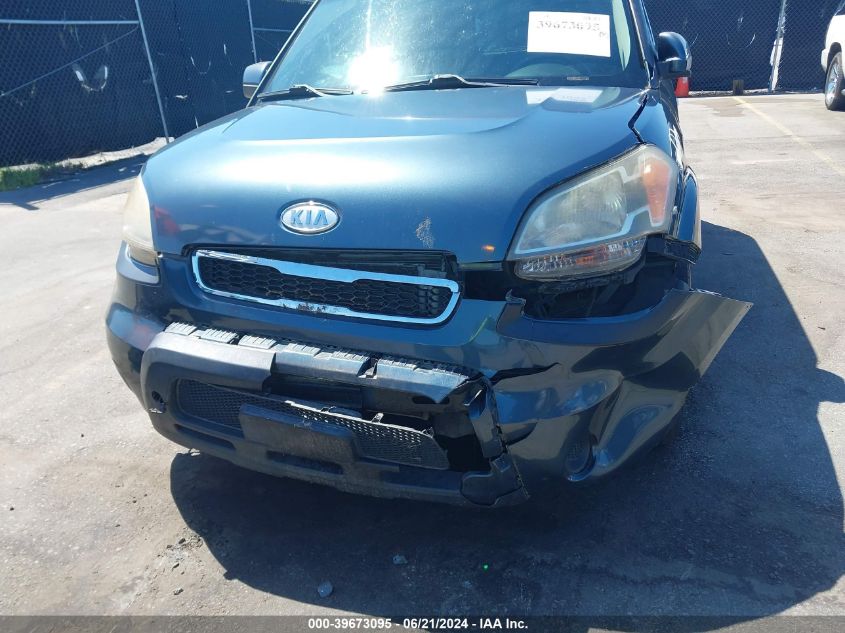 2011 Kia Soul + VIN: KNDJT2A2XB7345733 Lot: 39673095