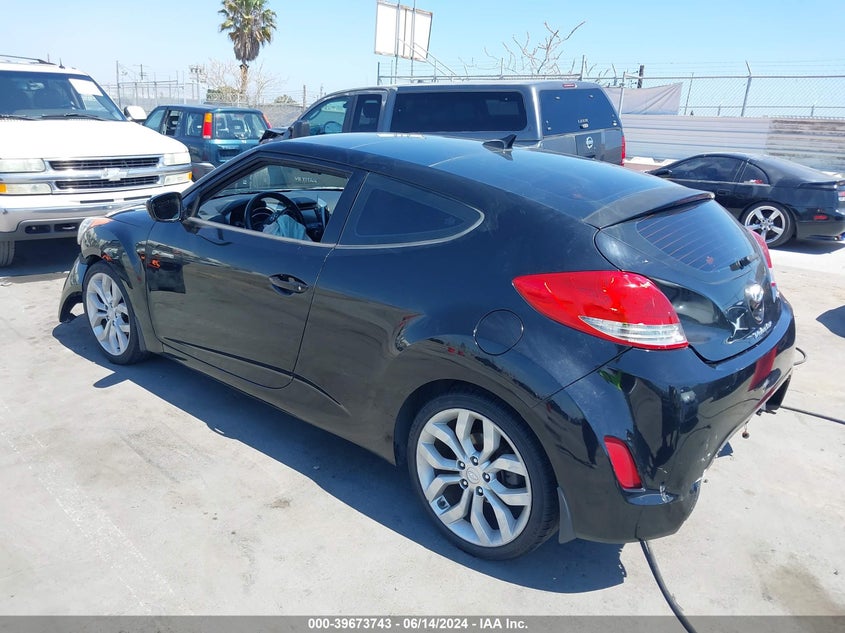 2013 Hyundai Veloster Base W/Gray VIN: KMHTC6AD7DU166423 Lot: 39673743