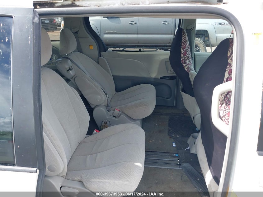 2011 Toyota Sienna Le V6/Le V6 Auto Access Seat VIN: 5TDKK3DC2BS171115 Lot: 39673953