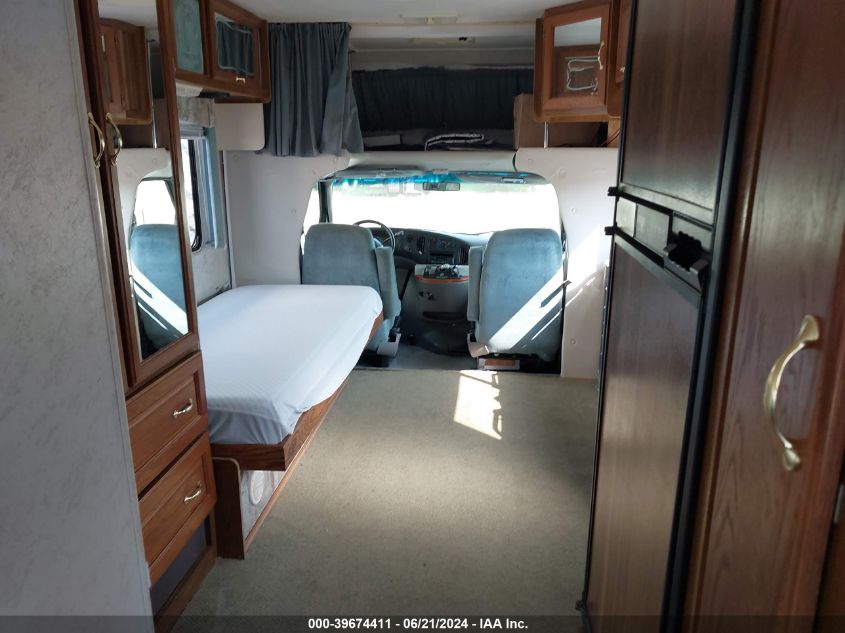 1998 Ford Econoline E350 Cutaway Van VIN: 1FDWE30S8WHB23341 Lot: 39674411