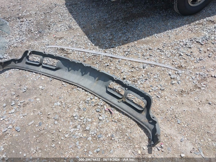 2002 Chevrolet Silverado 1500 Ls VIN: 2GCEC19T121165563 Lot: 39674432