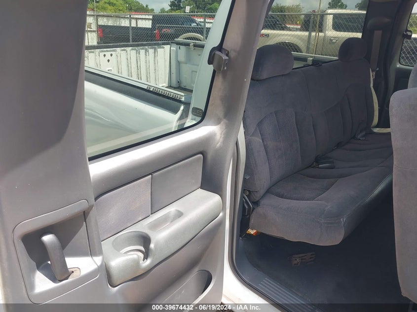 2002 Chevrolet Silverado 1500 Ls VIN: 2GCEC19T121165563 Lot: 39674432