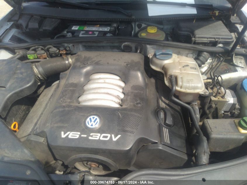 2001 Volkswagen Passat Glx VIN: WVWJH63B31E033351 Lot: 39674753