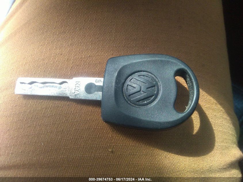 2001 Volkswagen Passat Glx VIN: WVWJH63B31E033351 Lot: 39674753