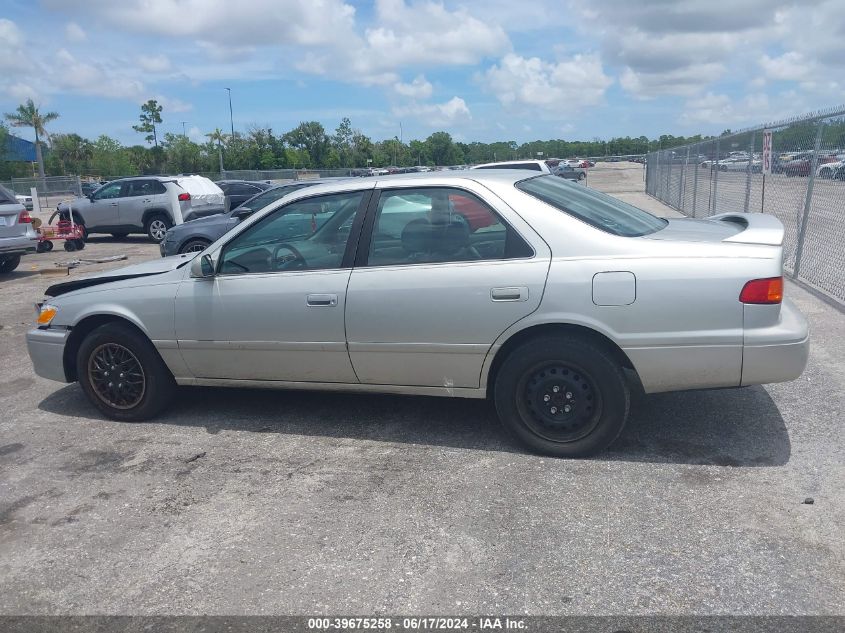 2000 Toyota Camry Le VIN: 4T1BG22K5YU688396 Lot: 39675258