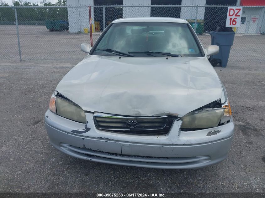 2000 Toyota Camry Le VIN: 4T1BG22K5YU688396 Lot: 39675258