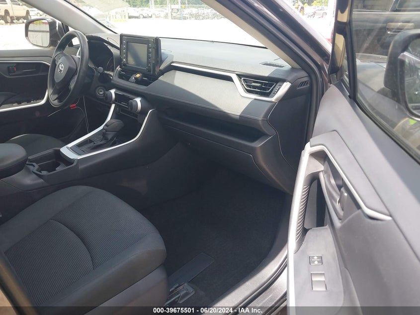 2019 TOYOTA RAV4 LE - JTMH1RFV4KJ007974