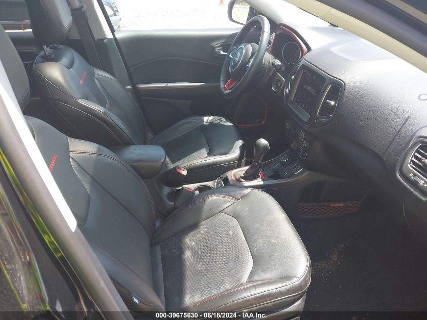 VIN 3C4NJDDB4JT366926 2018 JEEP COMPASS TRAILHAWK