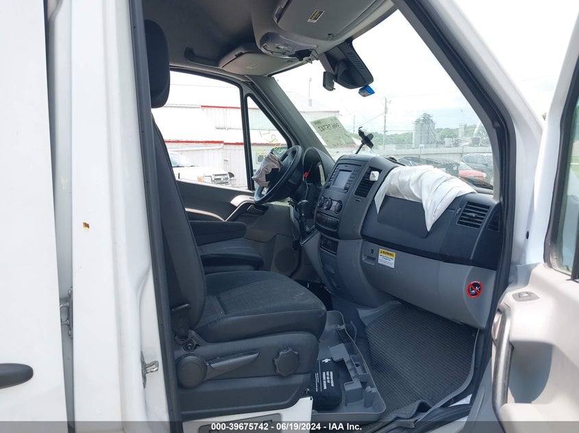 2014 Mercedes-Benz Sprinter 2500 High Roof VIN: WD3PE8DC2E5885406 Lot: 39675742