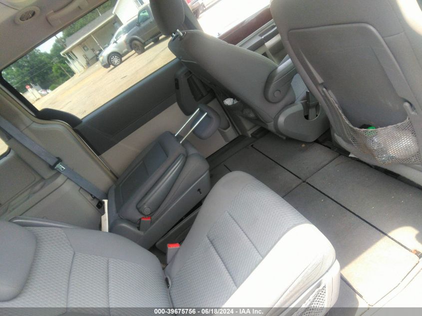 2010 Chrysler Town & Country Touring VIN: 2A4RR5D17AR131909 Lot: 39675756