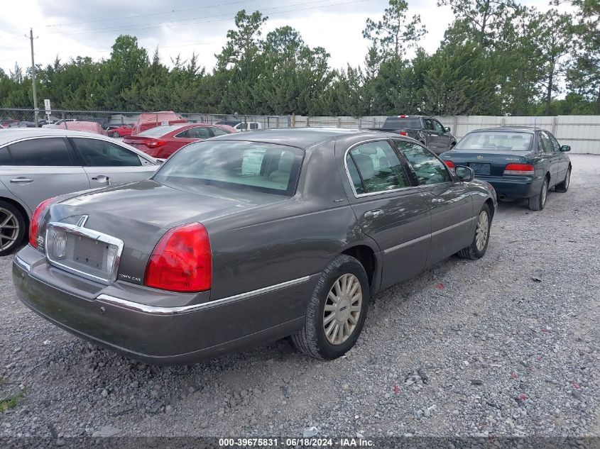 2004 Lincoln Town Car Signature VIN: 1LNHM81W44Y653698 Lot: 39675831