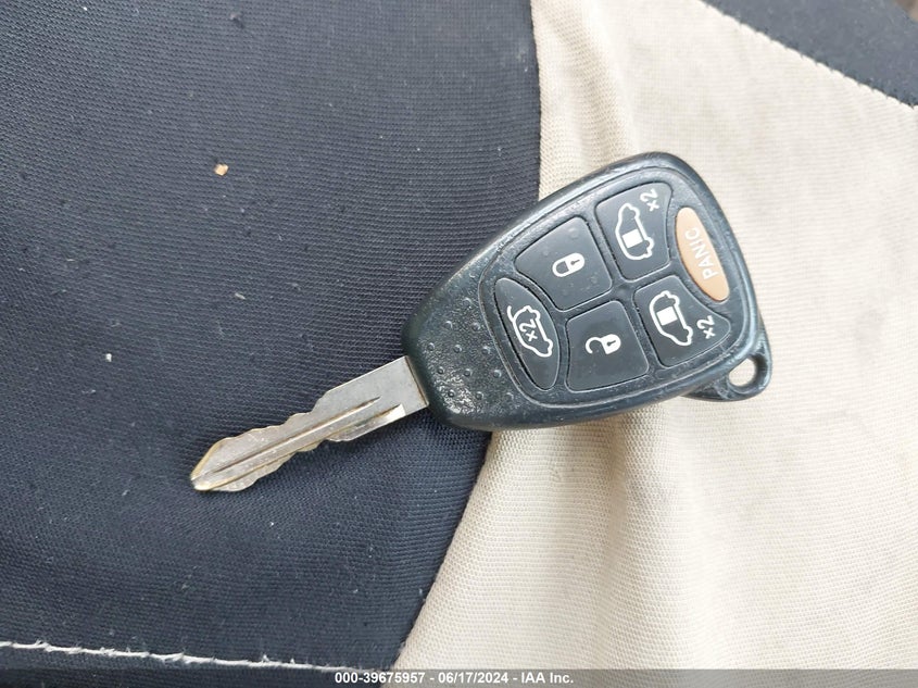 2007 Chrysler Town & Country Touring VIN: 2A4GP54L27R247820 Lot: 39675957