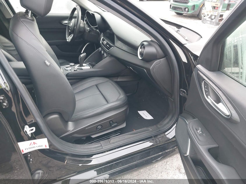 VIN ZARFAMANXM7647498 2021 ALFA ROMEO GIULIA SPORT