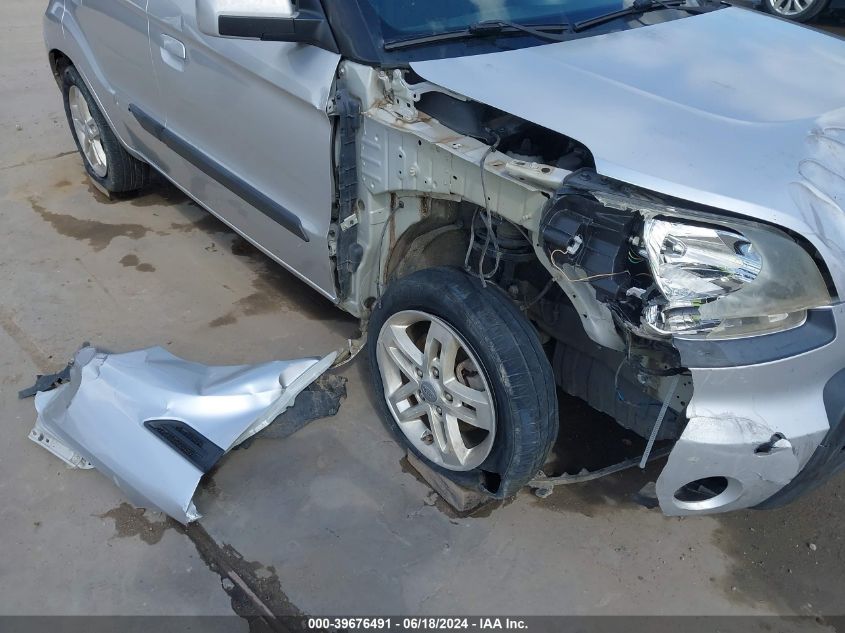 2010 Kia Soul + VIN: KNDJT2A27A7149487 Lot: 39676491