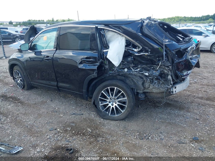 2018 TOYOTA HIGHLANDER SE VIN: 5TDJZRFH3JS847945