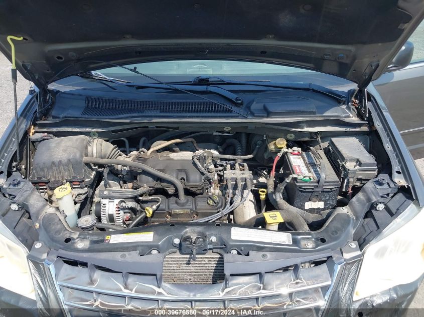 2010 Chrysler Town & Country Lx VIN: 2A4RR4DE9AR262496 Lot: 39676580