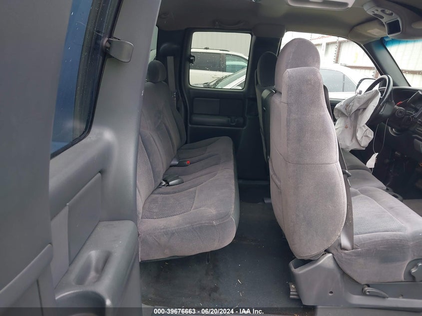 2002 Chevrolet Silverado 1500 Ls VIN: 2GCEC19T121184789 Lot: 39676663