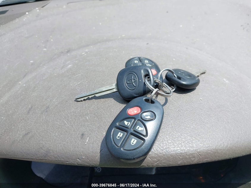 2010 Toyota Sienna Xle VIN: 5TDYK4CC5AS298084 Lot: 39676845