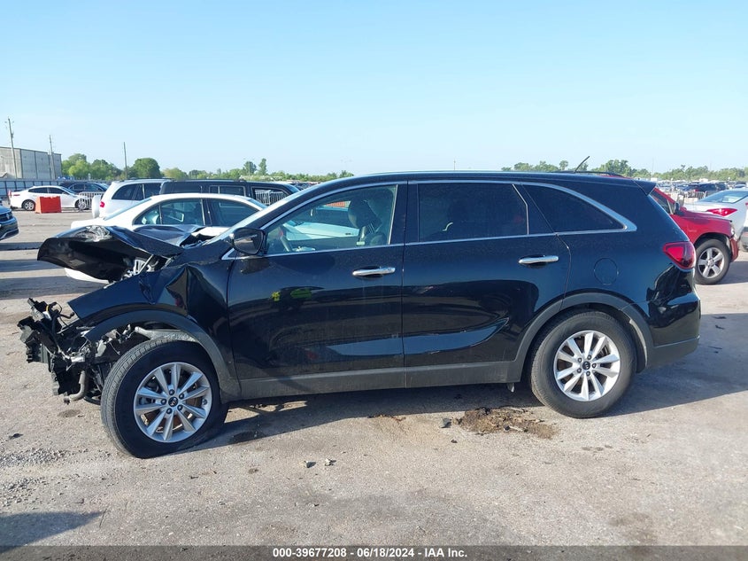 2019 Kia Sorento 2.4L L VIN: 5XYPG4A34KG579520 Lot: 39677208
