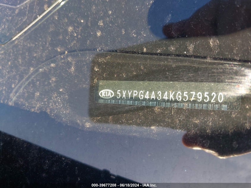 2019 Kia Sorento 2.4L L VIN: 5XYPG4A34KG579520 Lot: 39677208