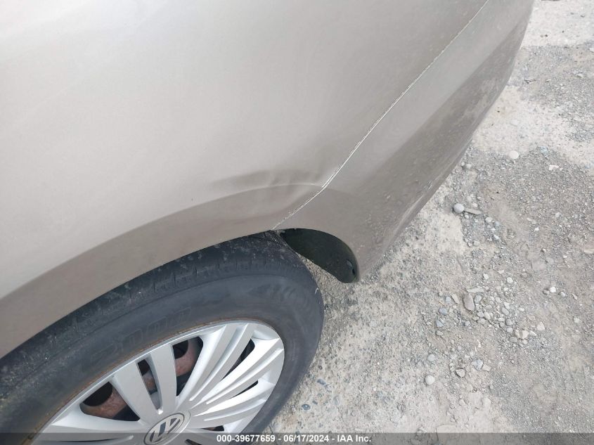 2015 Volkswagen Passat 1.8T S VIN: 1VWAT7A38FC051666 Lot: 39677659