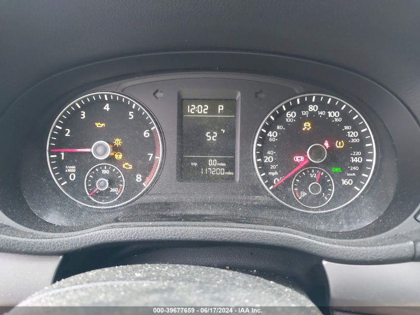 2015 Volkswagen Passat 1.8T S VIN: 1VWAT7A38FC051666 Lot: 39677659