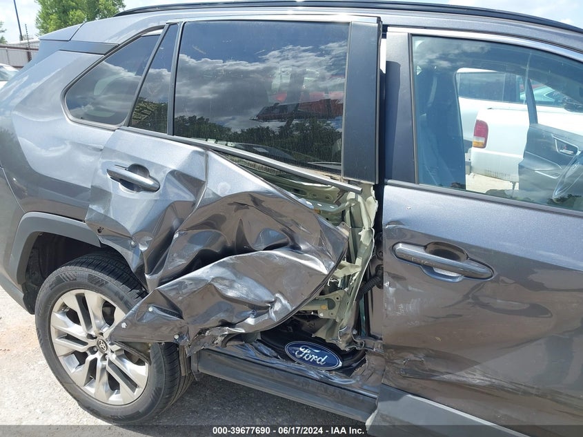 2021 Toyota Rav4 Xle Premium VIN: 2T3A1RFV1MC216838 Lot: 39677690