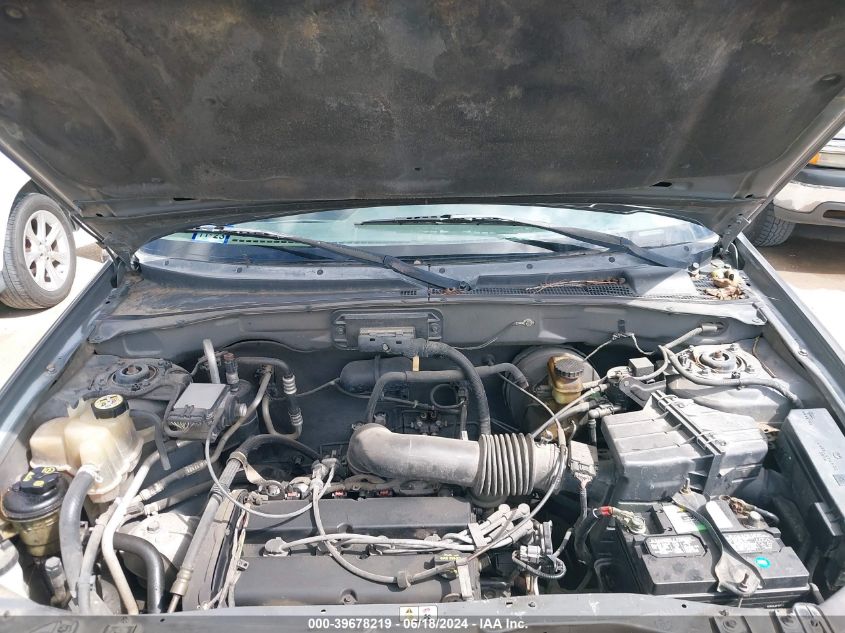 2004 Ford Escape Xls VIN: 1FMYU02B74KA71840 Lot: 39678219