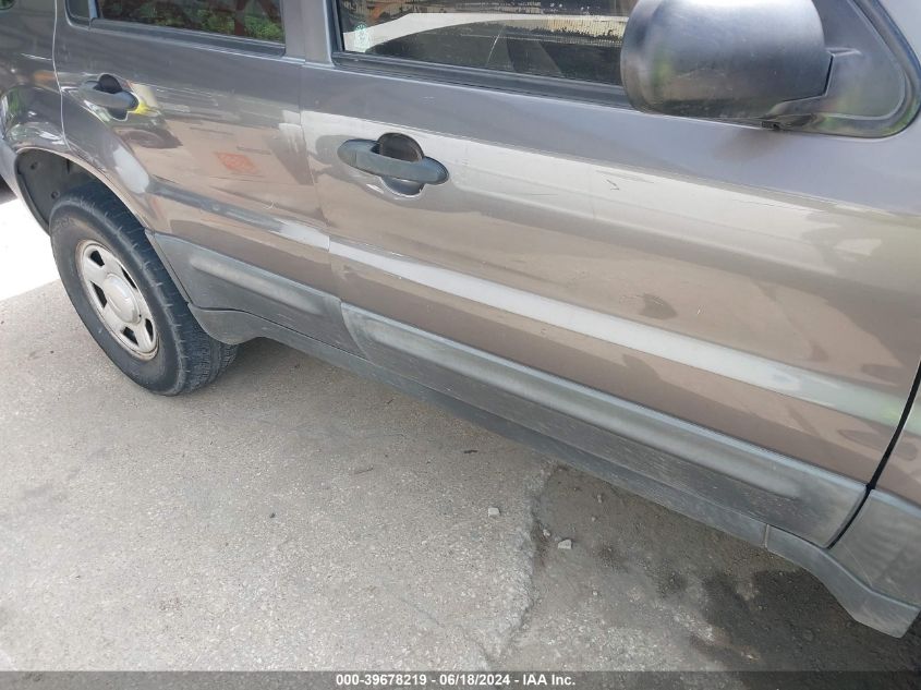 2004 Ford Escape Xls VIN: 1FMYU02B74KA71840 Lot: 39678219