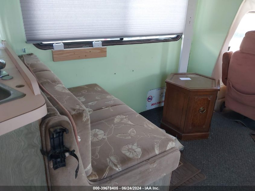 1987 Ford Econoline E350 Cutaway Van VIN: 1FDKE30L5HHB97746 Lot: 39678405