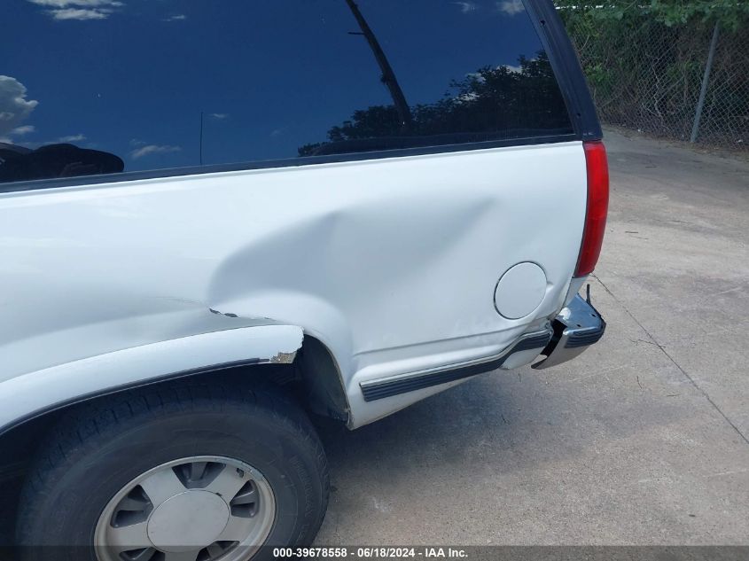 1998 Chevrolet Suburban 1500 VIN: 3GNEC16R1WG100855 Lot: 39678558