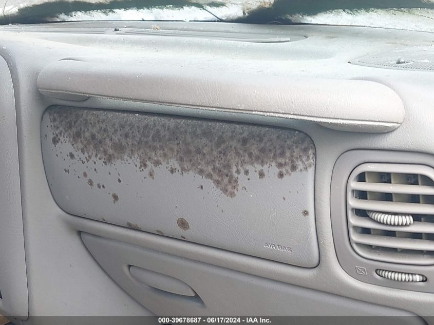 1998 GMC Jimmy Slt VIN: 1GKCS13WXW2521838 Lot: 39678687