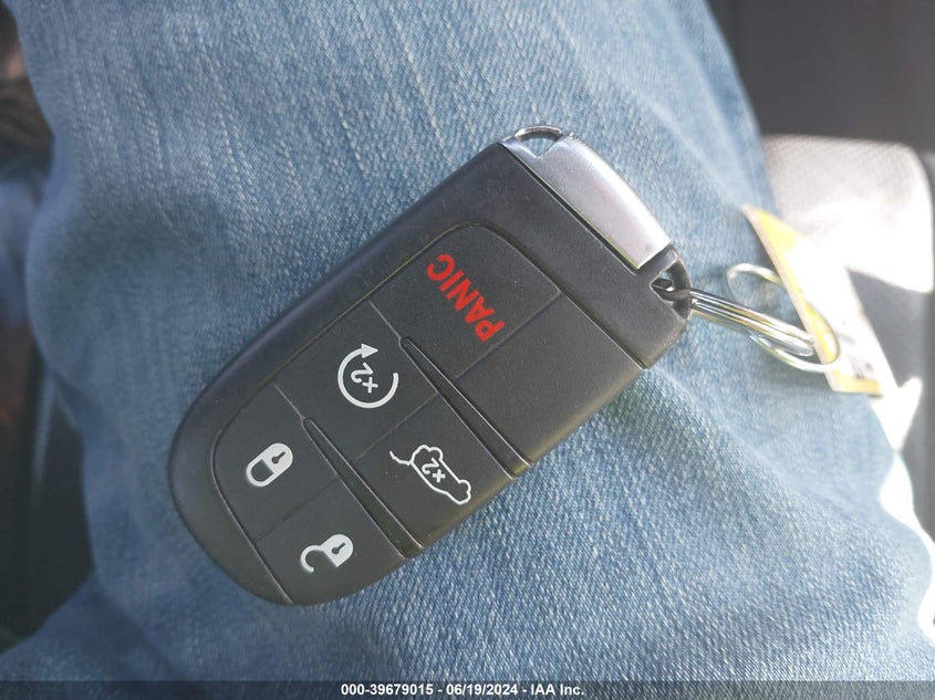 2015 Jeep Grand Cherokee Limited VIN: 1C4RJFBG2FC909186 Lot: 39679015