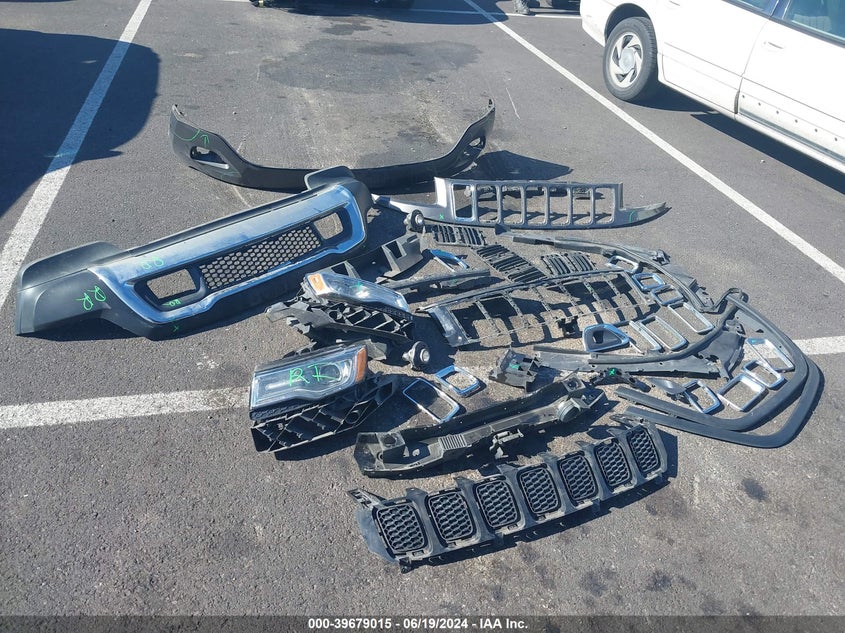 2015 Jeep Grand Cherokee Limited VIN: 1C4RJFBG2FC909186 Lot: 39679015