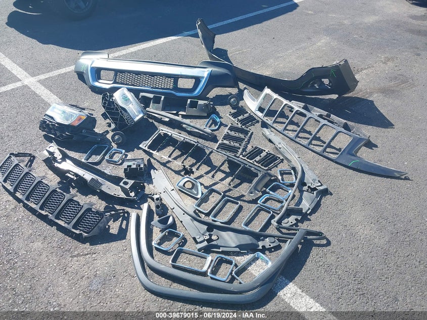 2015 Jeep Grand Cherokee Limited VIN: 1C4RJFBG2FC909186 Lot: 39679015