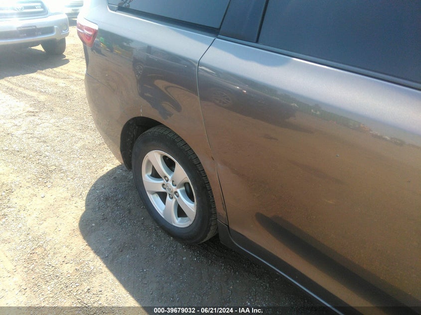 2015 Toyota Sienna Le 8 Passenger VIN: 5TDKK3DC1FS641995 Lot: 39679032