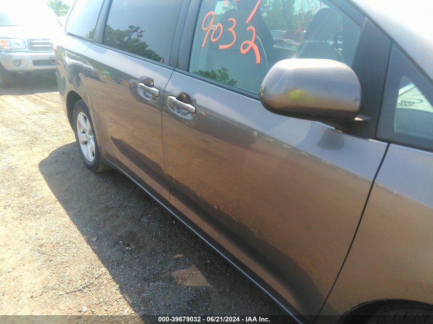 2015 Toyota Sienna Le 8 Passenger VIN: 5TDKK3DC1FS641995 Lot: 39679032